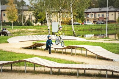 Spretnostni kolopark elementi: Kjer se rekreacija in zabava združita na dveh kolesih