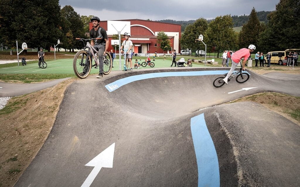 Pumptrack kot del šolskega igrišča