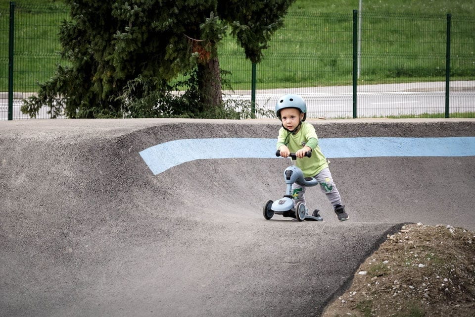 children on pump track