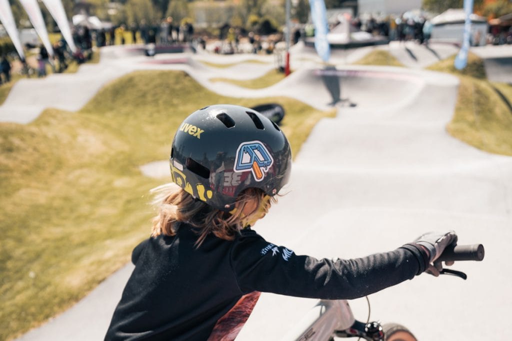 Varnost pumptrack poligonov: zakaj se prava kakovost pokaže šele čez leta
