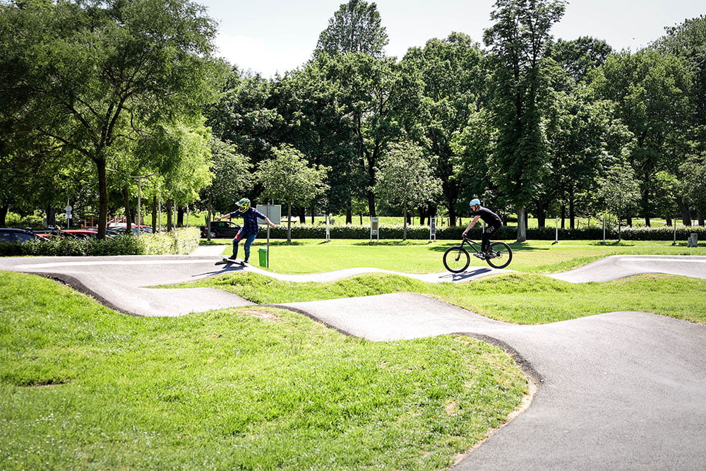 Pumptrack Bad Radkersburg / https://www.alliancease.com/wp-content/uploads/Alliance_Pumptrack_AT_Bad-Radkersburg_Foto-Ursha_037_-1.jpg