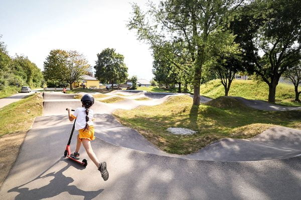 Pump track Gratkorn / https://www.alliancease.com/wp-content/uploads/Alliance_Pumptrack_AT_Gratkorn_Foto-Ursha_025-1-600x400.jpg