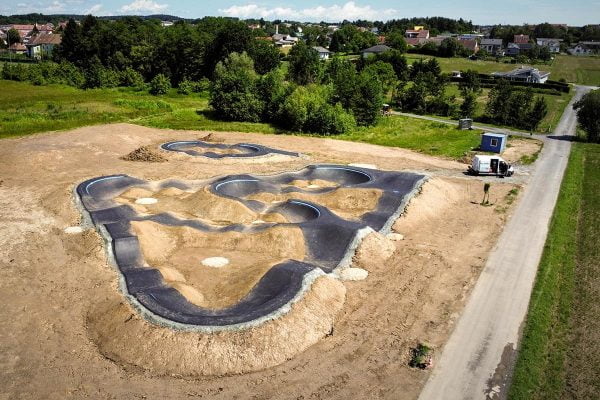 Pumptrack Stegersbach / https://www.alliancease.com/wp-content/uploads/Alliance_Pumptrack_AT_Stegersbach_10-1-600x400.jpg