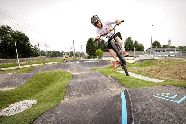 Pump track Wartberg an der Krems / https://www.alliancease.com/wp-content/uploads/Alliance_Pumptrack_AT_Wartberg-an-der-Krems_Foto-Ursha_007-1-2-600x400.jpg