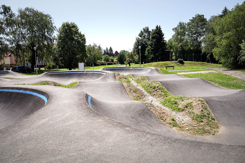 Pump track Keszthely / https://www.alliancease.com/wp-content/uploads/Alliance_Pumptrack_HU_Keszhkely_Foto-Ursha_013_-1.jpg