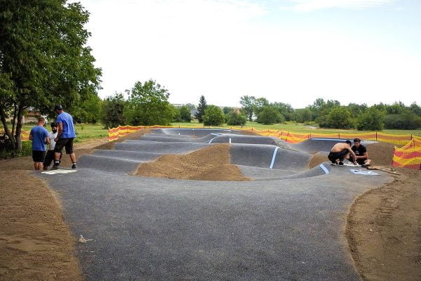 Pump track Kőszeg / https://www.alliancease.com/wp-content/uploads/Alliance_Pumptrack_HU_Koszeg_3-1-1-600x400.jpg