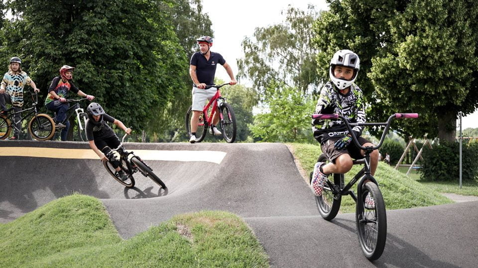 Kids pump track online