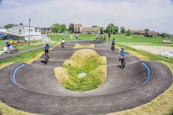 Pump track Sv. Ivan Žabno / https://www.alliancease.com/wp-content/uploads/Pumptrack_HR_Sv-Ivan-Zabno_07-4web-600x400.jpg