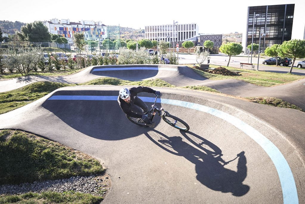 Pump track Izola / https://www.alliancease.com/wp-content/uploads/Pumptrack_SI_Izola_Photo-UrsaDrofenik_008-1024x683.jpg