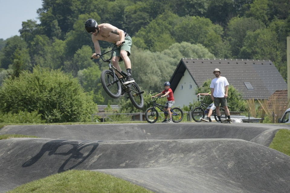 Pump track Sladki Vrh / https://www.alliancease.com/wp-content/uploads/SI_Sladki-Vrh.jpg