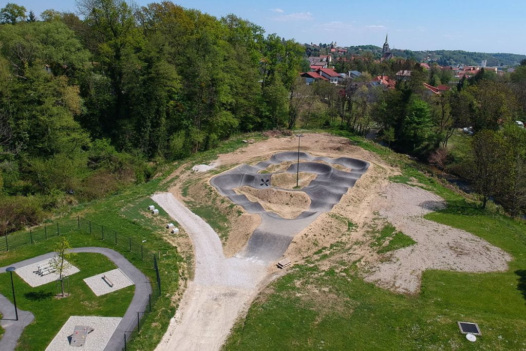 Pumptrack Slovenska Bistrica / https://www.alliancease.com/wp-content/uploads/Slovenska-Bistrica-1-1024x683.jpg